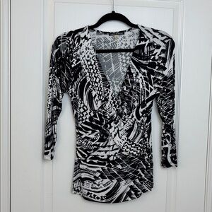 Cable & Gauge v neck top with twisted front, size S